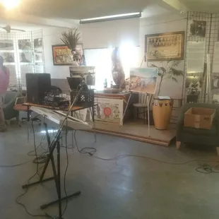 MC, play music, perform