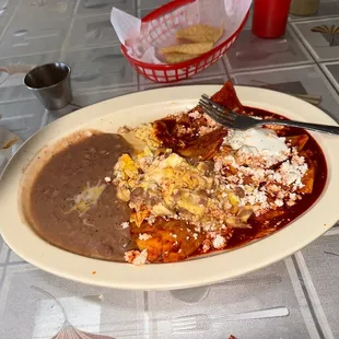 Chilaquiles con Salsa Rojos