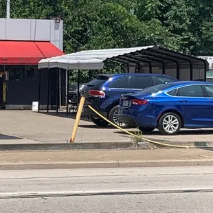 The outdoor seating at the restaurant across from the Ice Cream Shop