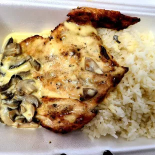 Monday lunch special - Pechuga de Pollo en salsa de Champinones