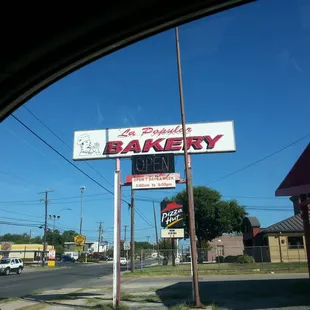 You can miss it, easily. Just pull into the driveway next to the Autozone.