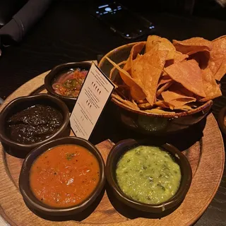 House Chips & Salsa