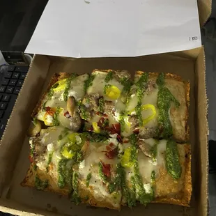 $30 mistake, Belluno, deep dish, not even the size of an 81/2 by 11 inch piece of paper. EXPENSIVE mistake.