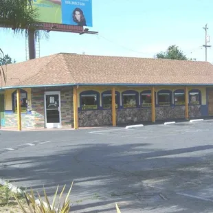 the outside of the restaurant