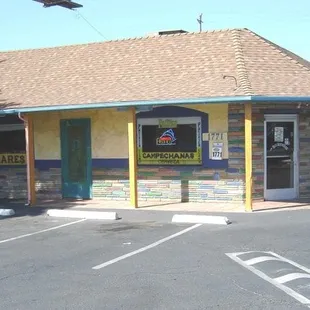 the outside of the restaurant