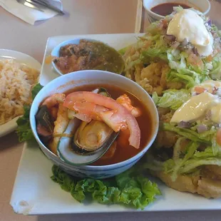 2 Sopes de Pescado con caldo de 7 mares