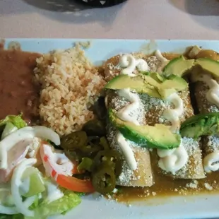 Enchadas de camaron en salsa verde