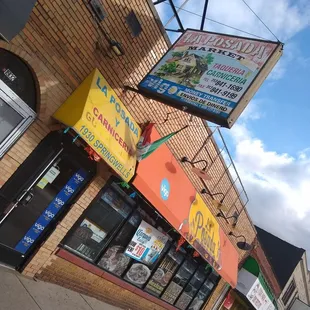 the outside of a restaurant