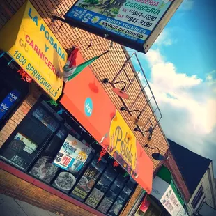 the outside of a restaurant
