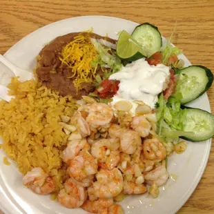 Camarones al mojo de ajo. Sautéed garlic shrimp.
