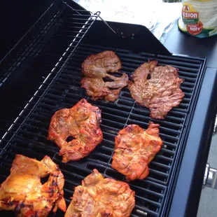 Grilling up the meat from la pradera!