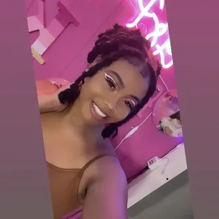 Lizzy F.
