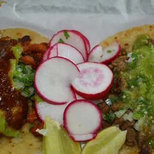 Tacos de Al pastor y Asada con Tortilla de Harina