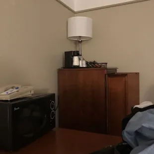 Another shot of the very high coffee maker, and coffee in a tray..that I can't get to. Gee thanks for thinking about us, La Quinta.