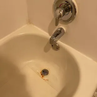 Bathroom tub, don't forget your sandals