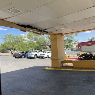 The front welcoming area .. yeah not a nice curb appeal