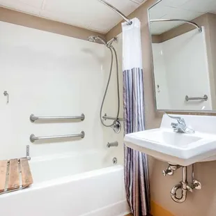 Guest room bath (accessible)