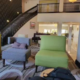 Waited 1 hr in the lobby because of i already booked cant cancel without paying fees of 1 day stay.
