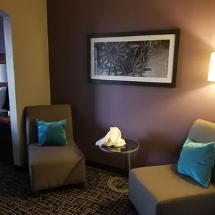 Living room area of King room (housekeeping left some cleaning supplies behind on the table)