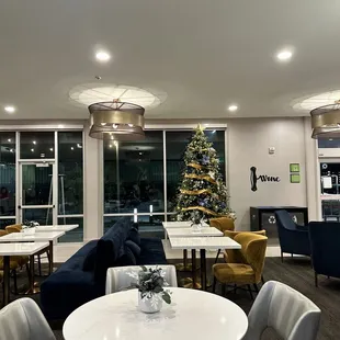 Lobby plus seating for bar and breakfast