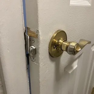 Hope you don't like bathroom privacy. Doesn't close nor lock.