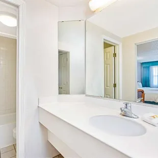 Guest room bath
