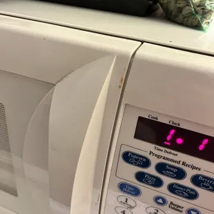 Microwave not wiped on the outside