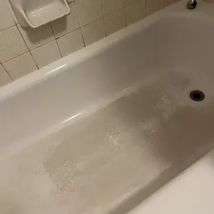 Tubs VERY outdated and need of deep cleaning