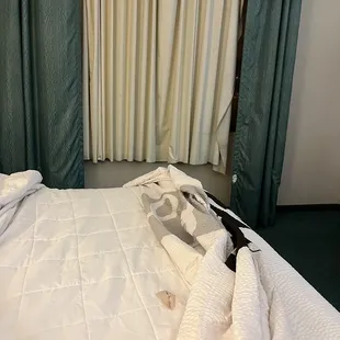 Pulled back bedsheets to this