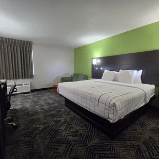 Deluxe King Suite (Rm 222)