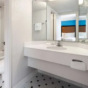 Guest room bath
