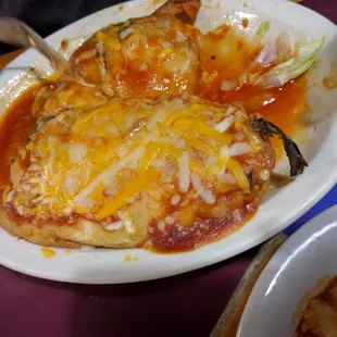 2 chile rellenos barely fit on this plate.