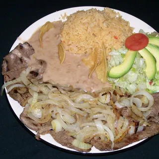 BISTEC ENCEBOLLADO