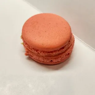 Raspberry macaron