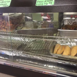 Chicharrones y empanadas