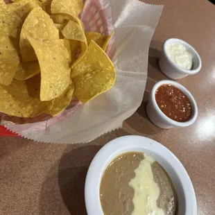 Chips and salsa/bean dip