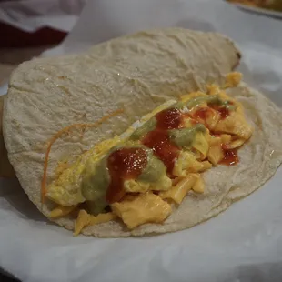 a tortilla with eggs and guacamole