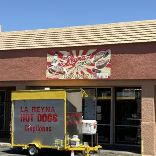 La Reyna Hot Dogs