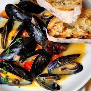 Mussels in white wine saucs