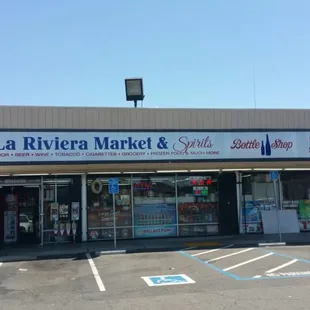 La Riviera Market and Spirits