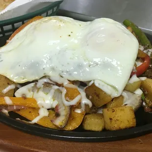 They have breakfast aswell omg. This mexican skillet with toast on the side. Best one ever. I mean look at this.
