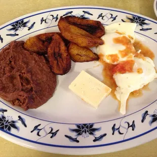 Platano frito, frijoles fritos, huevos rancheros, and Salvadorian cheese.