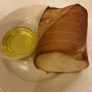 Bread and olive oil served with an entree