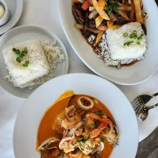 La Ronda - Lomo Saltado &amp; Picante de Mariscos