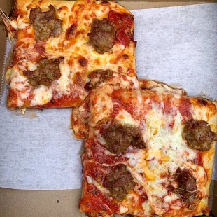 two slices of pizza in a box