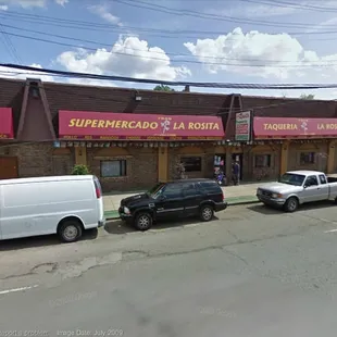 a view of a restaurant from the street