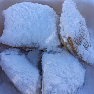 Beignets 4 pieces for $6 (it wasn&apos;t served fresh ).