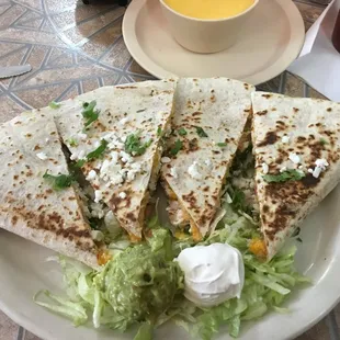 Chicken quesadilla (Monday special $6.50) YUM!