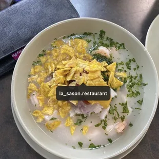 Ceviche de camarón con chifles