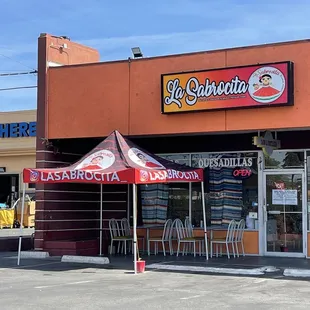 the outside of a restaurant